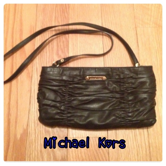 Small Blk Michael Kors bag - Picture 1 of 4