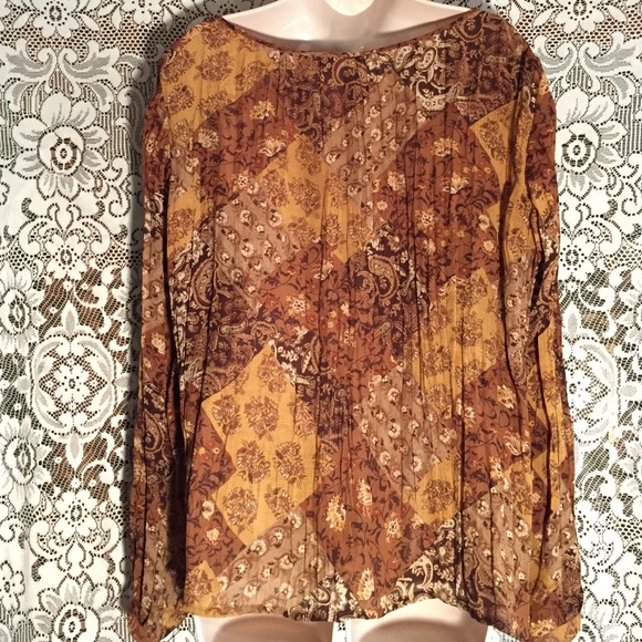 SALE🔥FIRST ISSUE blouse - Picture 3 of 3