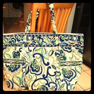 Extra Large Vera Bradley tote. BRAND NEW. NWOT.