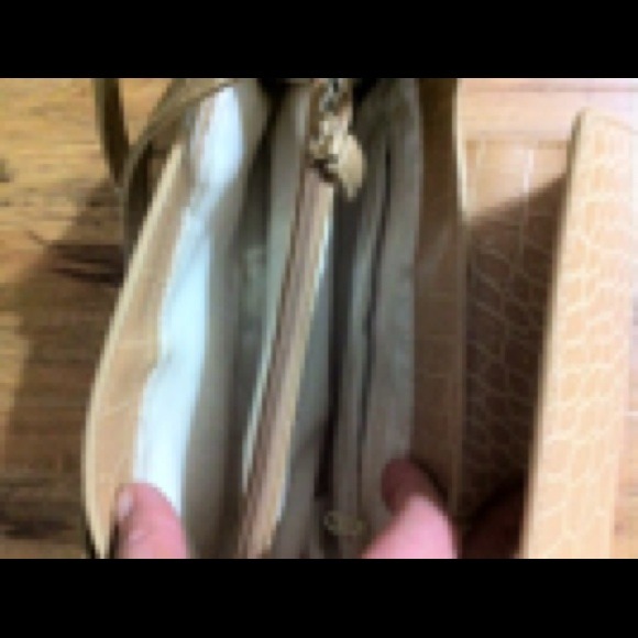 Guess purse great condition - Picture 2 of 2