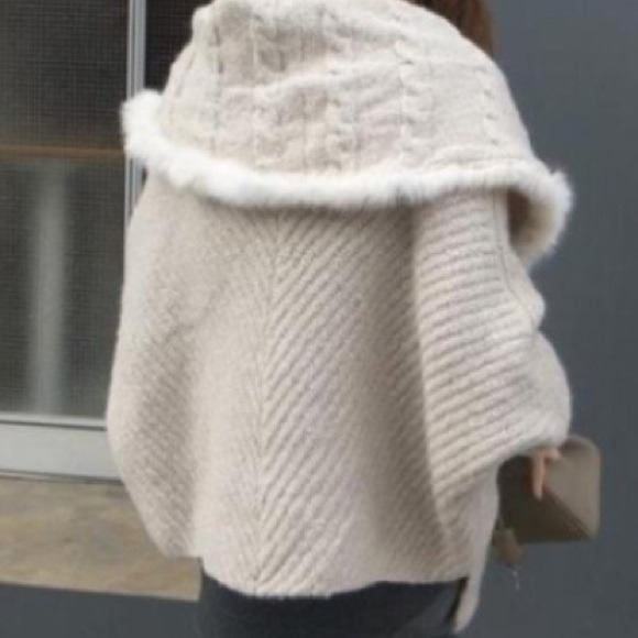 ⛔️Sold⛔️Fur bat  Wing sweater❤️ - Picture 2 of 2