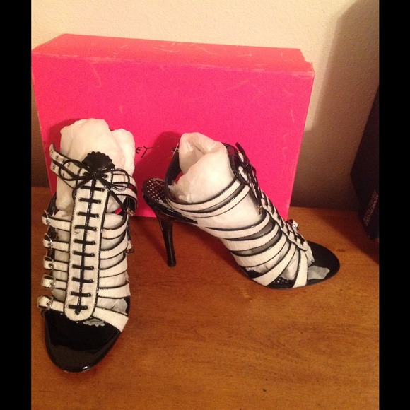 Betsey Johnson Linen Heel
