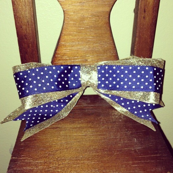 Navy and Gold Bow 🎀 - Picture 1 of 1