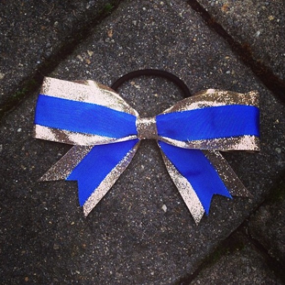 Royal and Gold Bow 🎀 - Picture 1 of 1