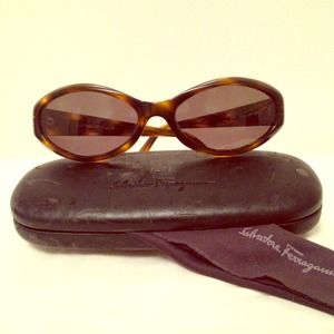 💯 Auth Salvatore Ferragamo vintage sunglasses