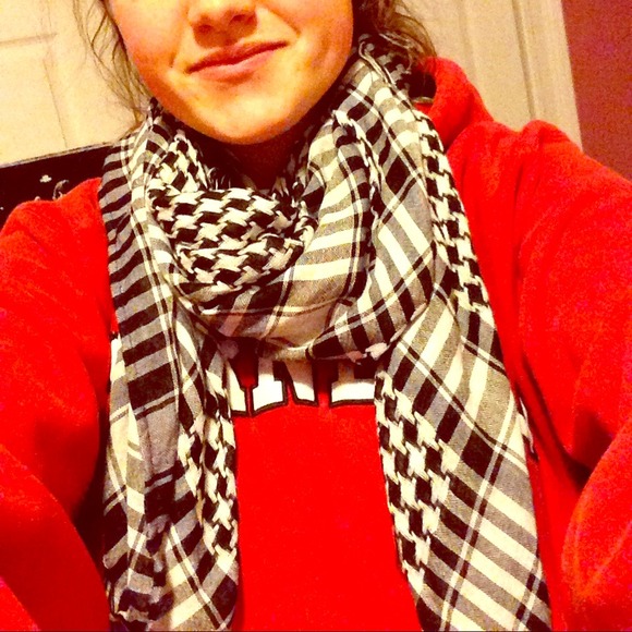 Black & White Houndstooth Scarf