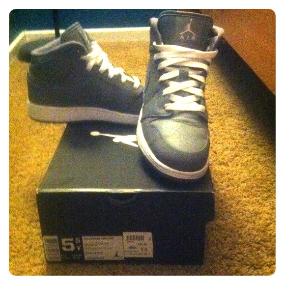 Gray Air Jordan 1 Mid(GS) with box