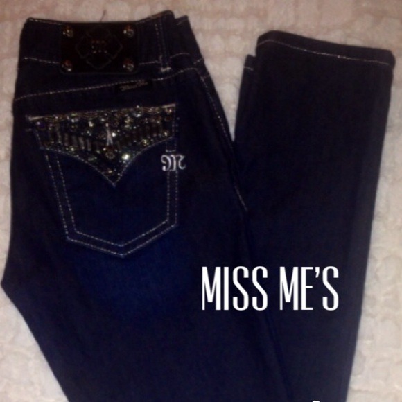 Dark blue Miss Me Skinny Jeans.