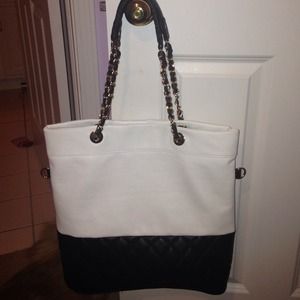 Forever 21 white and black handbag