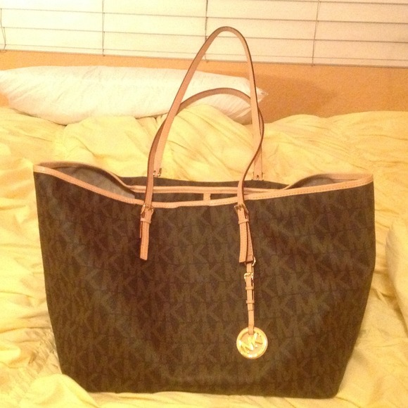 SOLD!!!!!!!! Authentic Michael kors brown tote