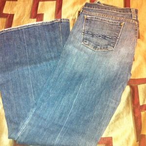Lucky Brand jeans. Excellent condition.