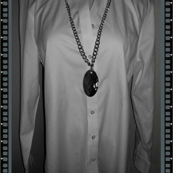 *SOLD*      White button up top - Picture 3 of 3