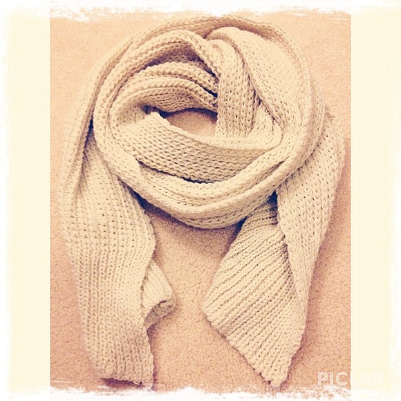 Knitted Scarf (7 feet) Like New!