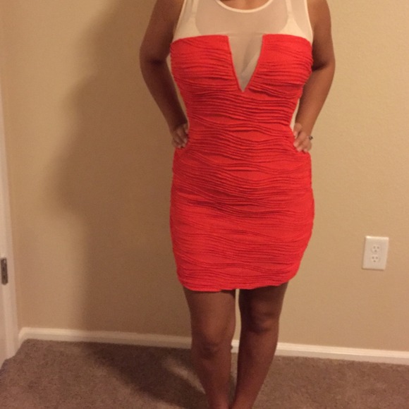 Nude mesh/Red dress - Picture 3 of 3