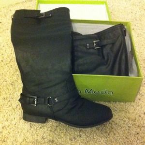 NWOT black boots
