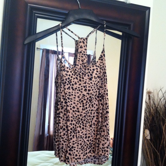 H&M Tops - ⬇⬇REDUCED⬇⬇H&M leopard print top