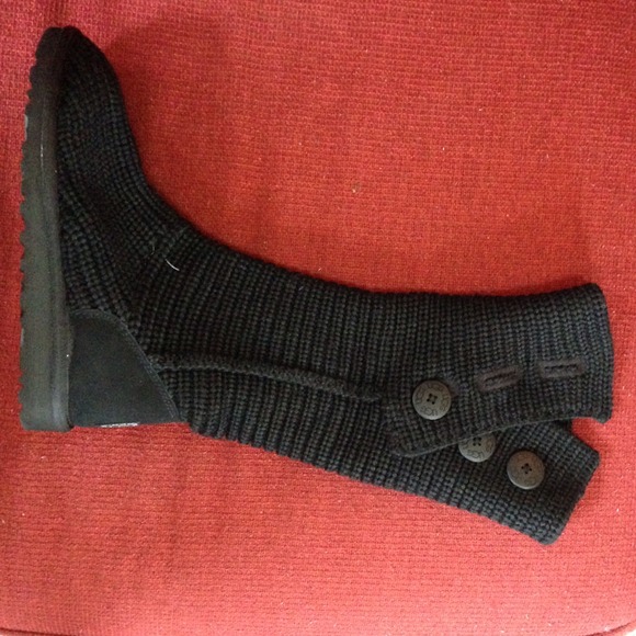 BLACK BAILEY BUTTON UGGS!!!!