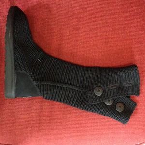 BLACK BAILEY BUTTON UGGS!!!!