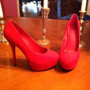 Red pump high heels