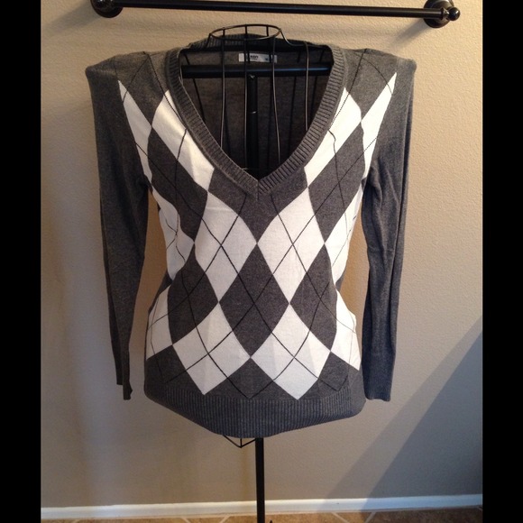 🚫BUNDLED -- Old Navy Grey Argyle Sweater🚫