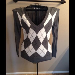 🚫BUNDLED -- Old Navy Grey Argyle Sweater🚫