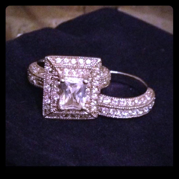 ✴️ON HOLD✴️Palm beach 3 ct. Wedding set