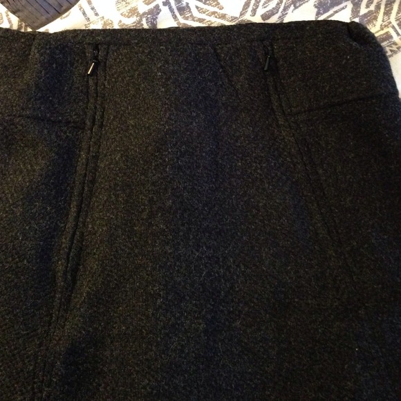 Mini Skirt with zipper detail - Picture 2 of 4