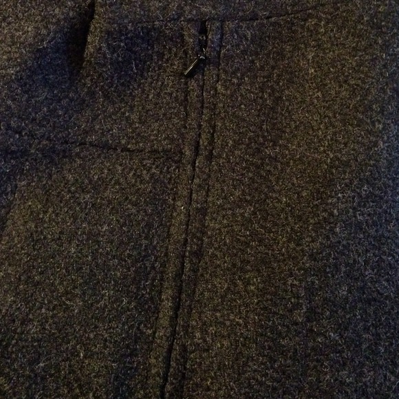 Mini Skirt with zipper detail - Picture 3 of 4