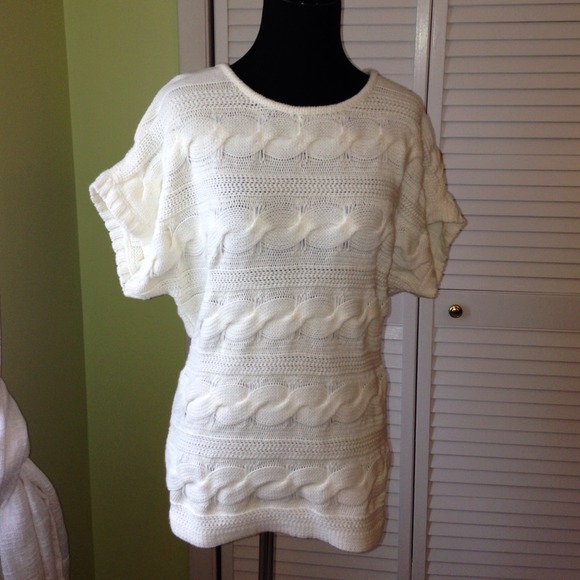 🔴Sold in Bundle🔴 Cream Cable Knit Sweater - Picture 1 of 2