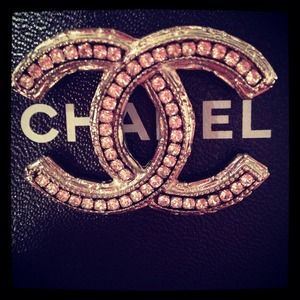 🚫🚫🚫SOLD🚫🚫🚫New Authentic CHANEL pin brooch