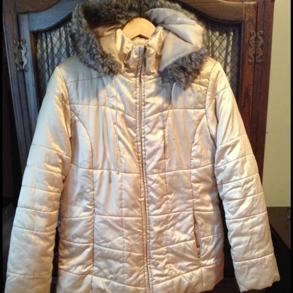 Lovely gold/cream coat. Very warm