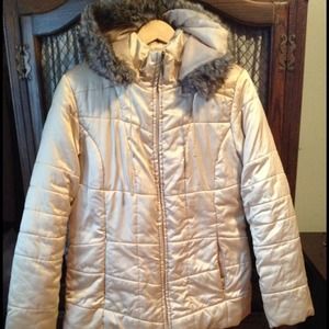 Lovely gold/cream coat. Very warm