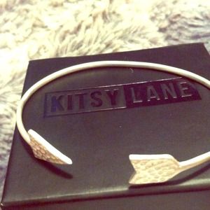 BRAND NEW arrow bracelet