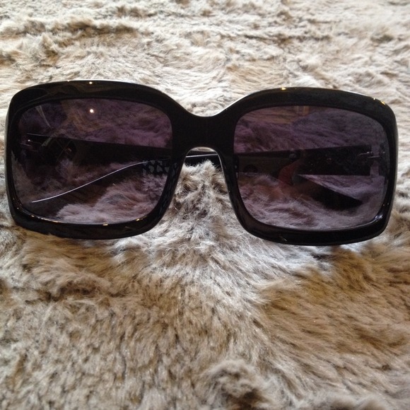 BCBGMaxAzria Accessories - 🆕✨81%OFF Authentic BCBG MAX AZRIA sunglasses EUC