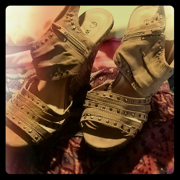 Wedge heels