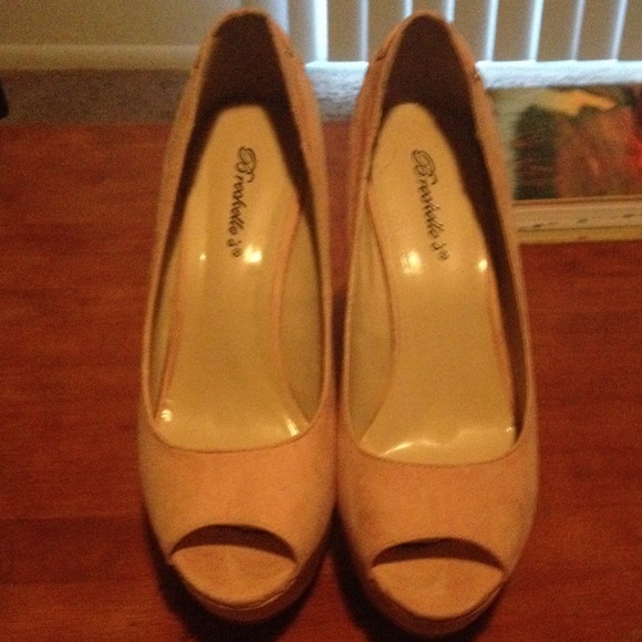 Peach colored wedges