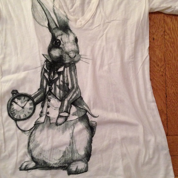 Rabbit deep-v tee - Picture 2 of 3