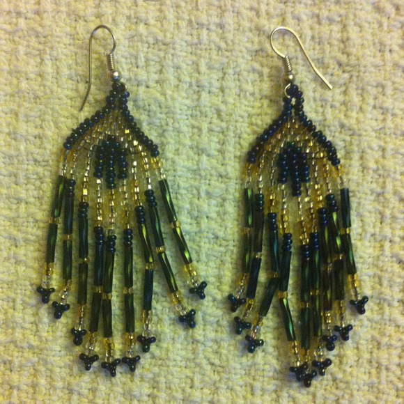 Native Beaded Earings - Picture 2 of 3