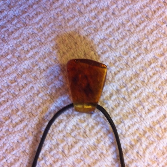 Amber pendant necklace - Picture 2 of 3