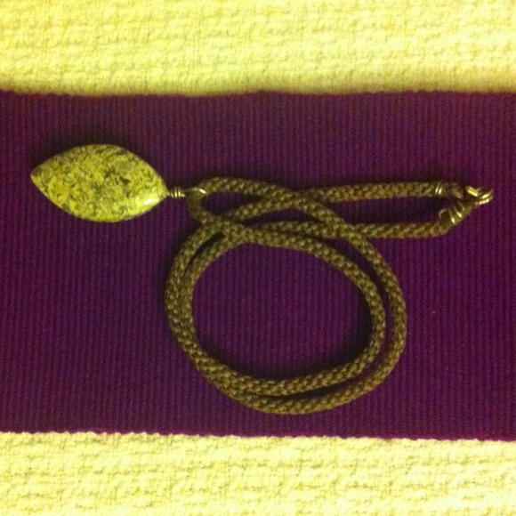 Chiapas Fossil Necklace - Picture 2 of 3