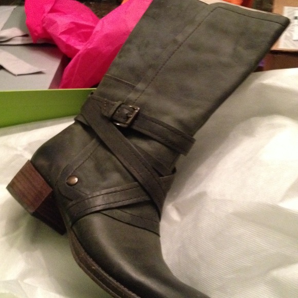 boots - Picture 1 of 4