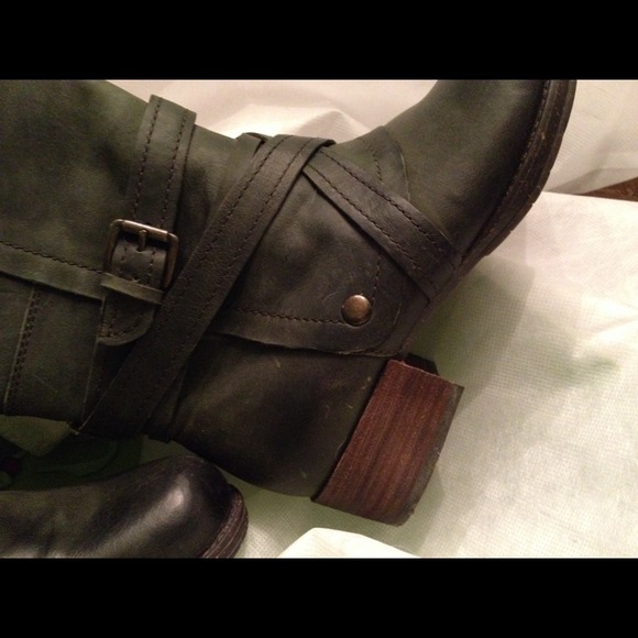 boots - Picture 3 of 4