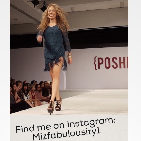 Poshmark Est 2012 : Mizfabulousity - Picture 4 of 8