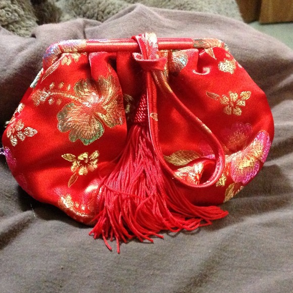 Cute date night wrist bag.