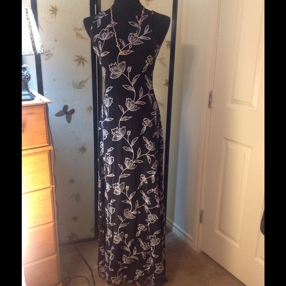 👗Satin long flowing dress👗