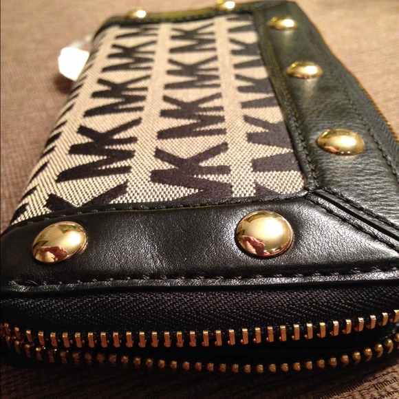 🚫🚫🚫SOLD! Authentic Michael kors wallet. NWT.
