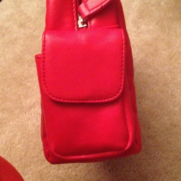Red faux leather bag - Picture 3 of 4