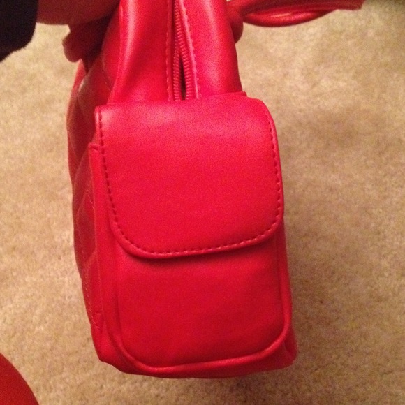 Red faux leather bag - Picture 4 of 4