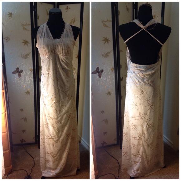 👗Flowing evening gown👗
