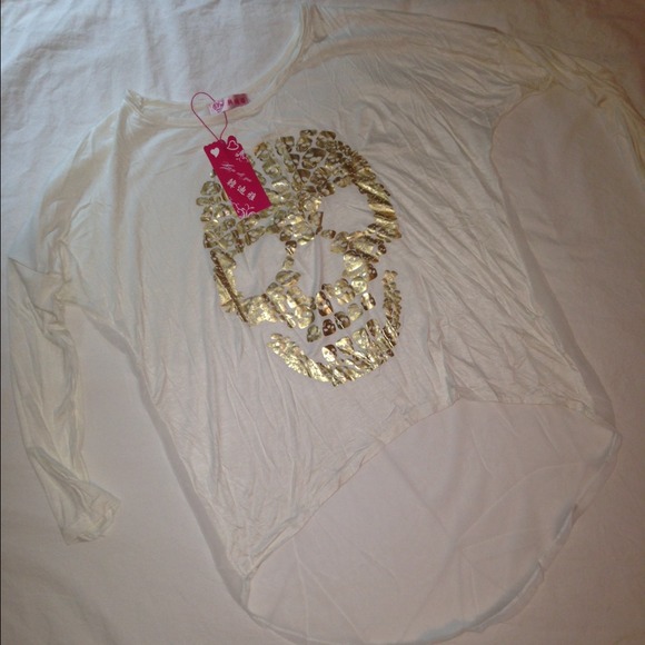 White top with golden skull print